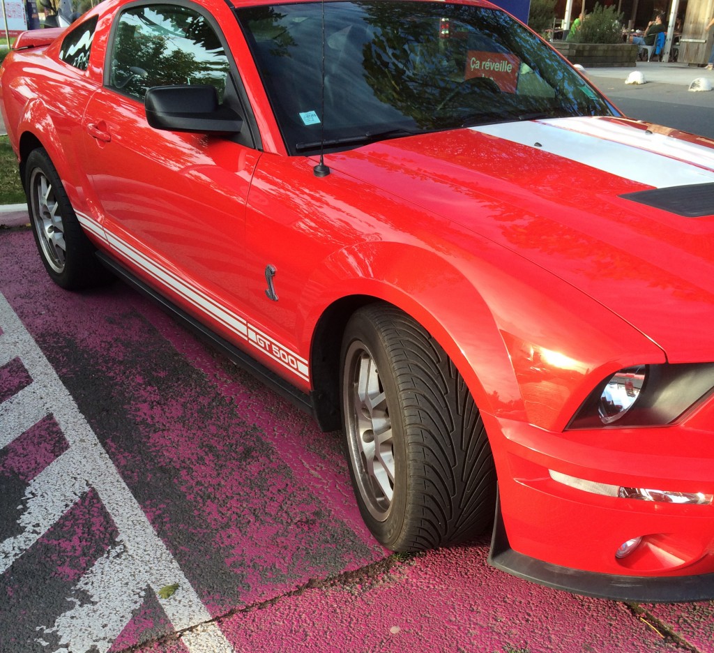 Voiture de sport rouge